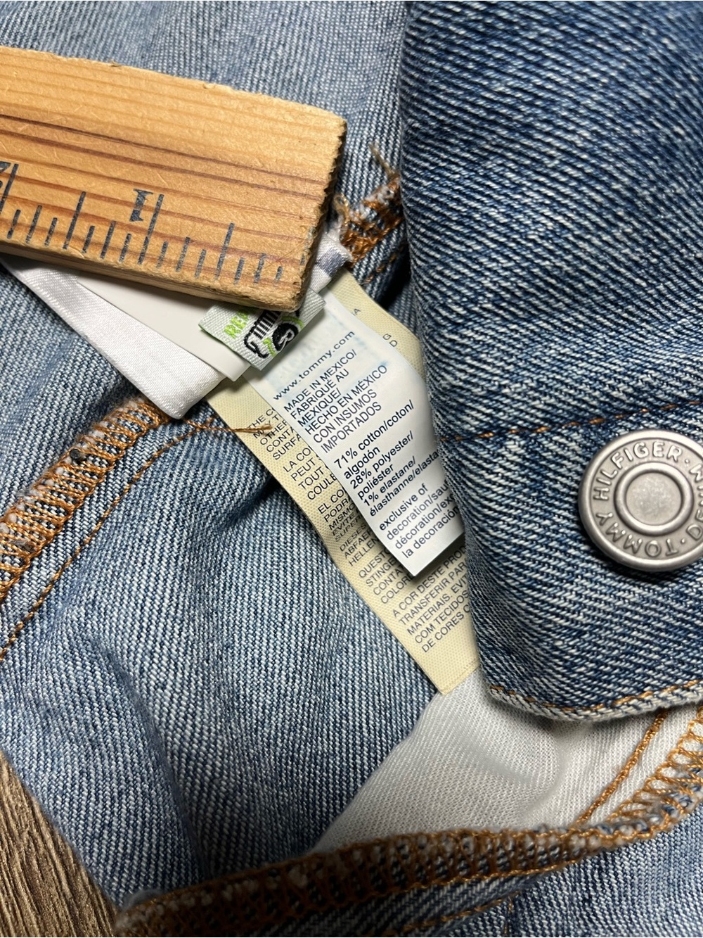 Tommy Hilfiger women’s size medium Blue Denim Jacket - Picture 3 of 6